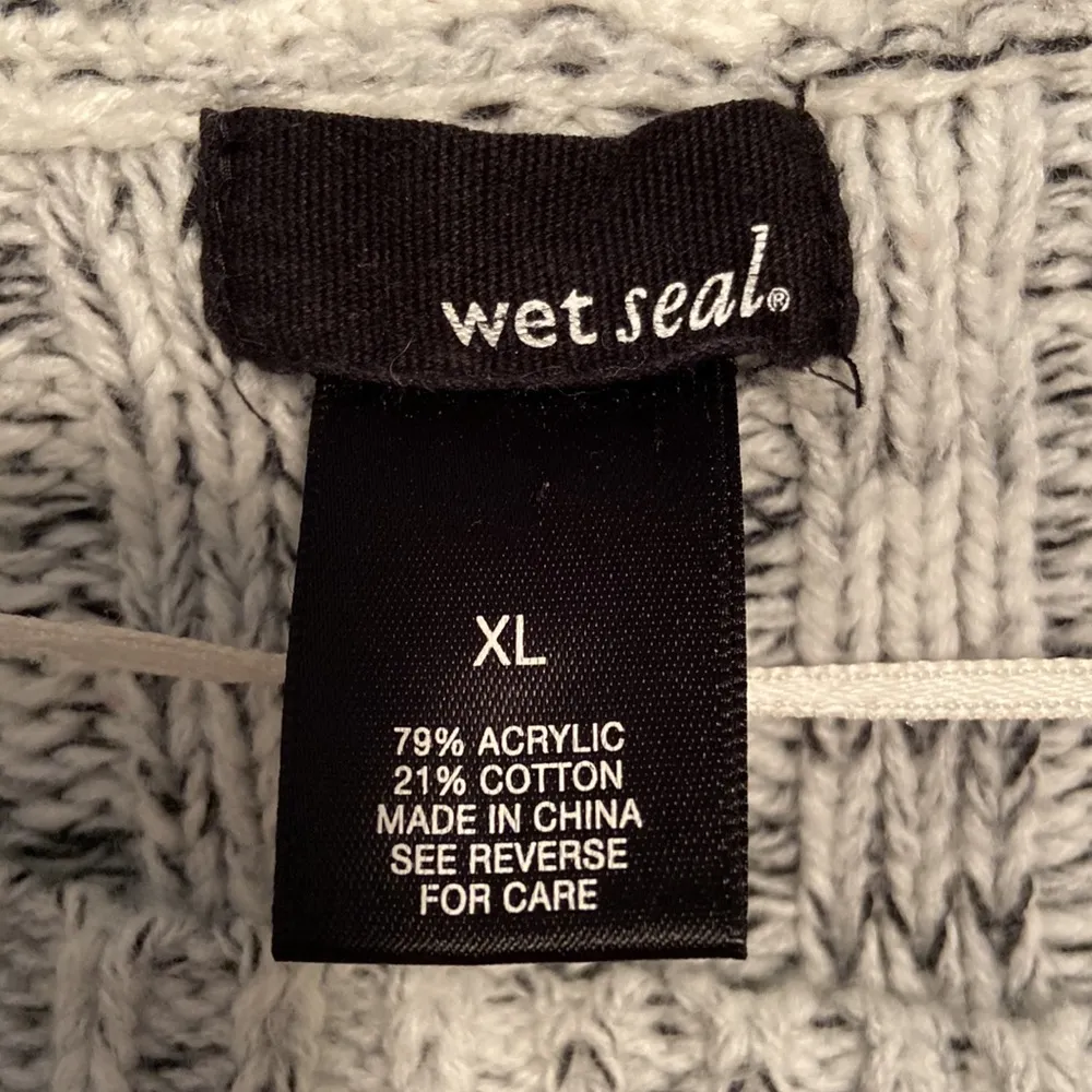 Wet Seal Cropped Sweater - Image 5