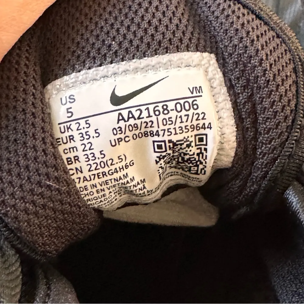 Nike Air Max Axis Black Anthracite sneakers shoes size women 5 NWOT - Image 5