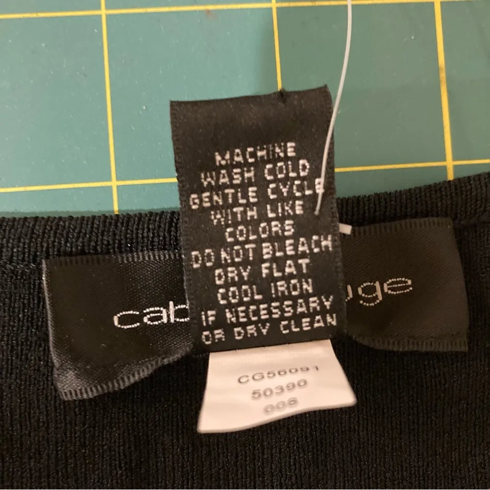 Cable & Gauge Black Short Sleeve Stretchy Sweater Shirt w/ Raised Floral Pattern - Image 6