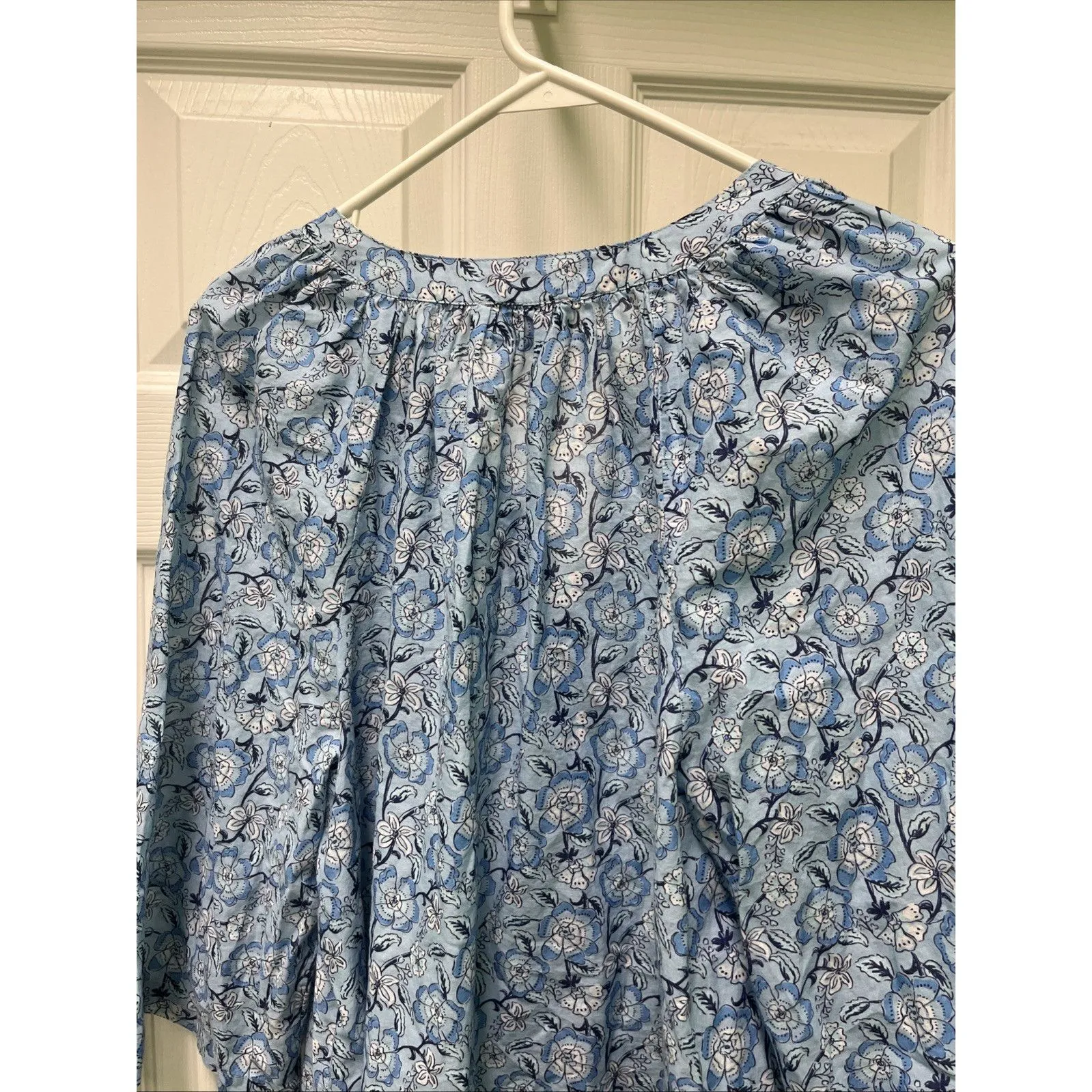 Vineyard  Vines Women’s Cotton Blue Floral V-neck 3/4 Sleeves Peasant Top- XL - Image 8