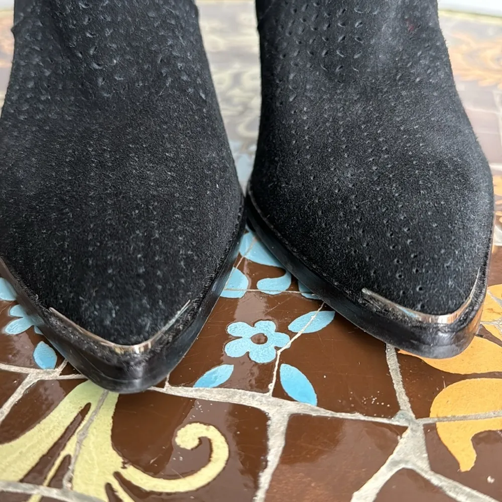 MARC FISHER SHORT SUEDE BOOT SZ: 7.5 - Image 6