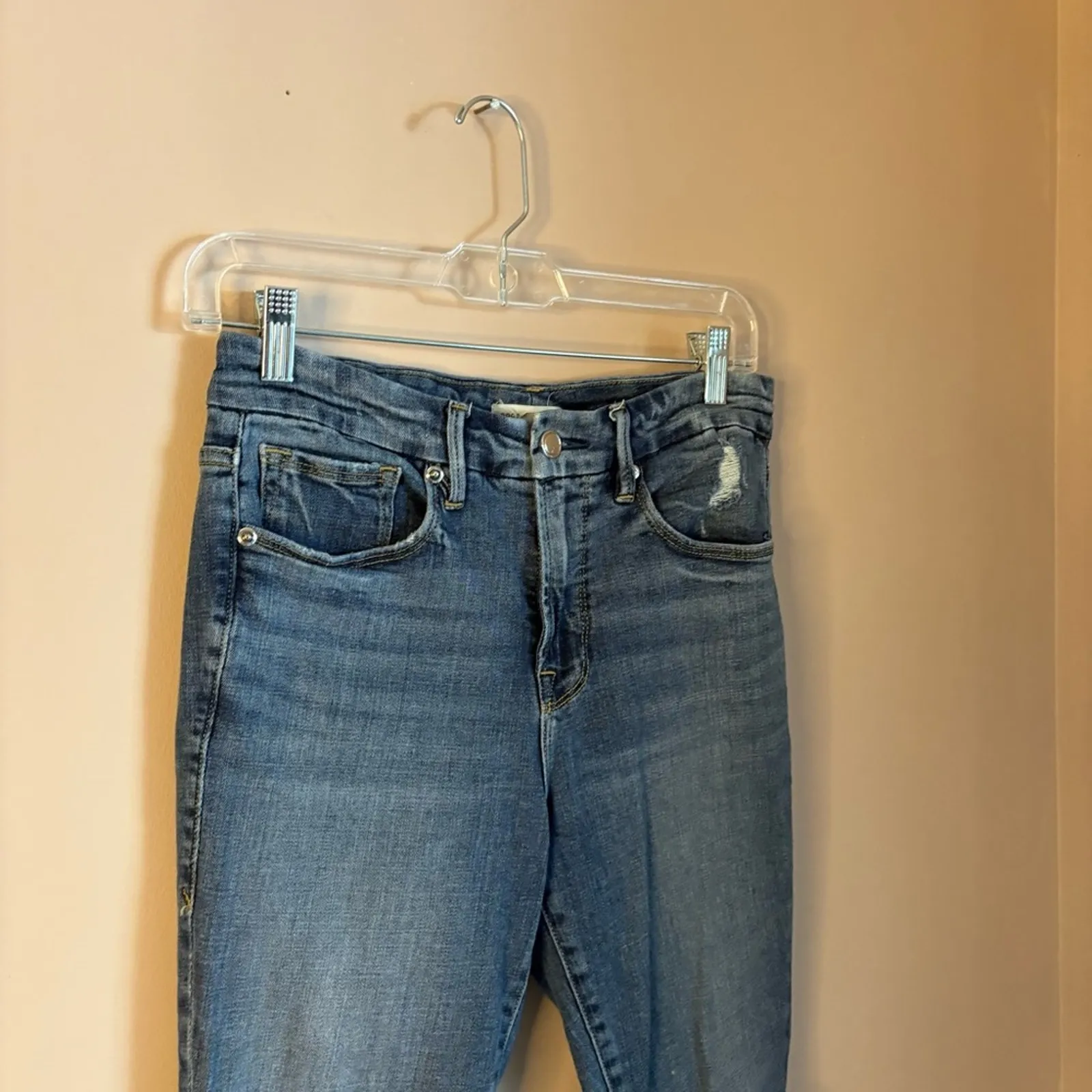 Good American Good Legs Crop jeans Blue261 medium wash denim distressed 4/27 - Image 6