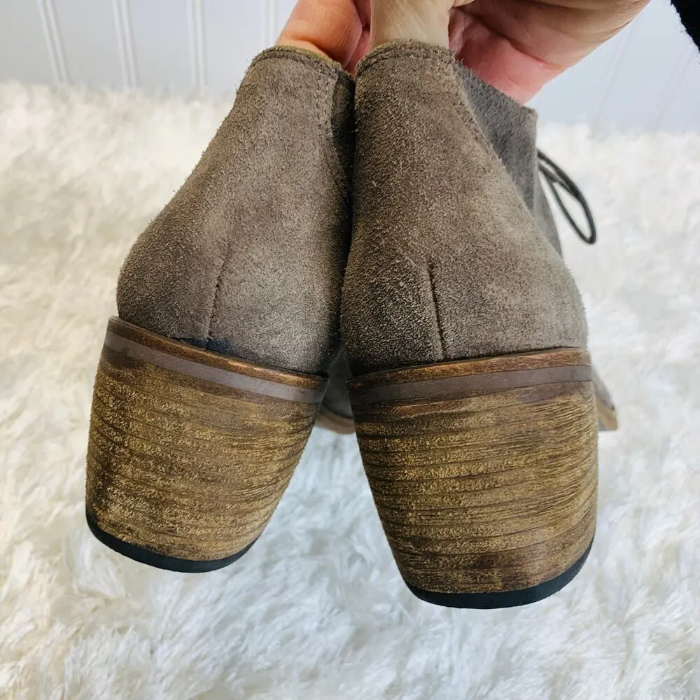 Vince Taupe Suede Lace Up Sz 9.5 Ankle Boots Wood Heel - Image 3
