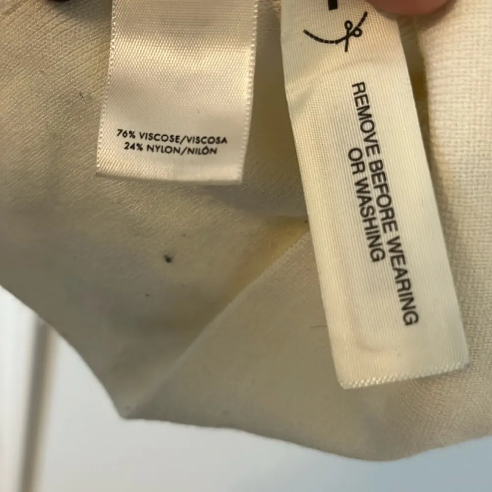 Ann Taylor elaborate cream/ivory ribbed sleeve in size Large - Image 5