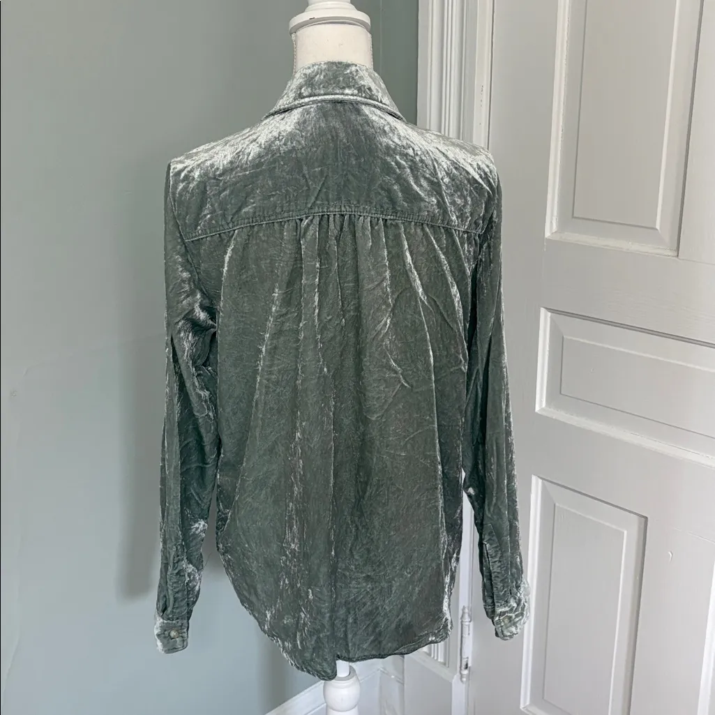 Maeve Anthropologie Sage Green Crushed Velvet Button Down Top Shirt Medium - Image 2
