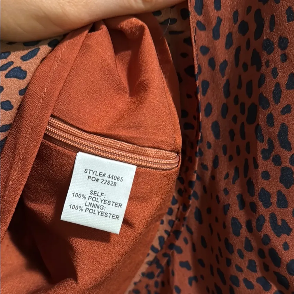 Skies Are Blue Rust Patterned V Neck Puff Sleeve Blouse - Image 6