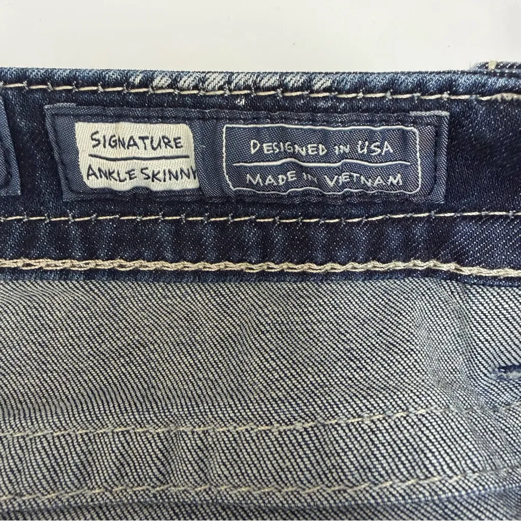 Miss Me Embroidered Jean Low Rise Stretch Crop Denim Size 28 - Image 8