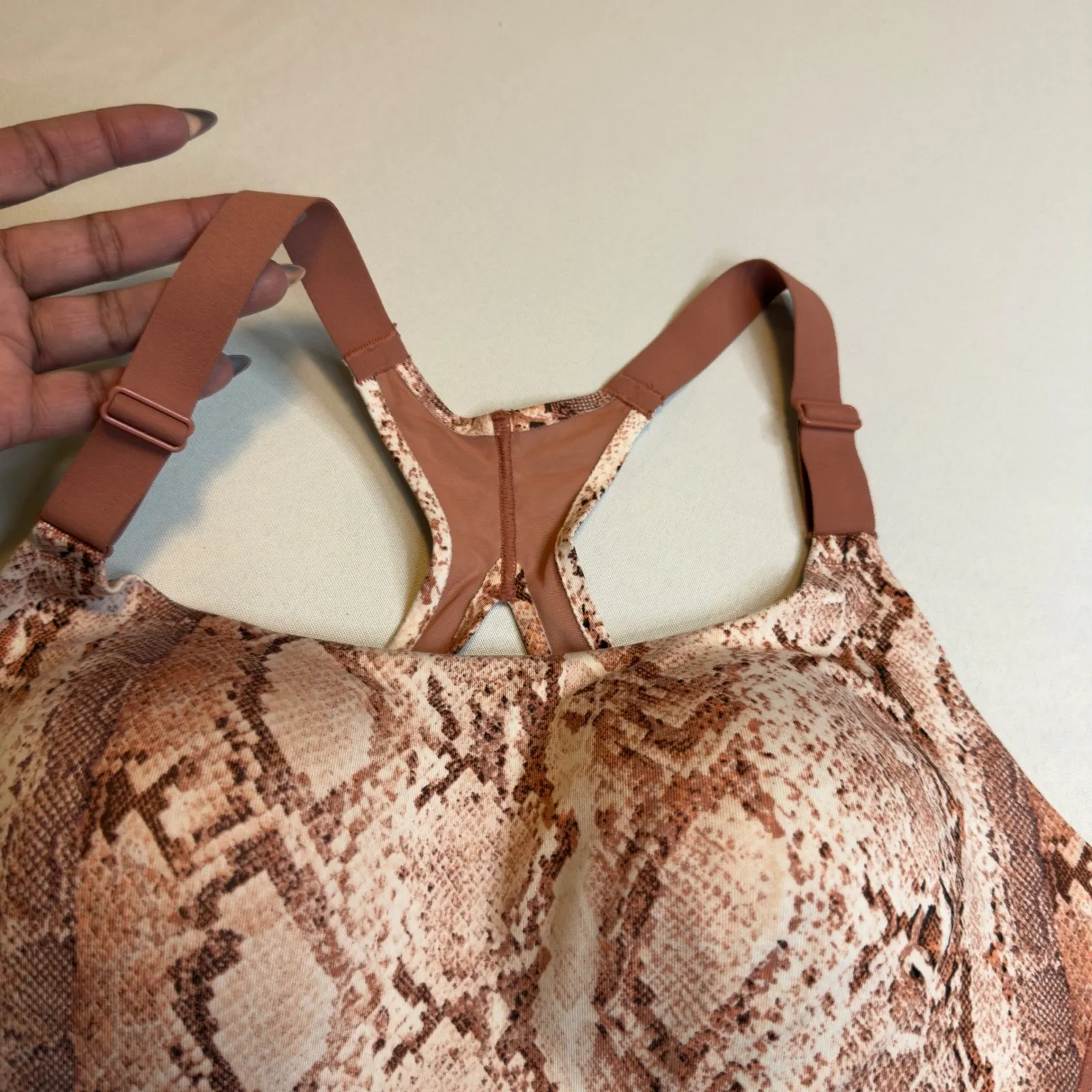 Victoria's Secret Incredible Max Maximum Support Sports Bra Ginger Snakeskin 36D Tan Size undefined - Image 5