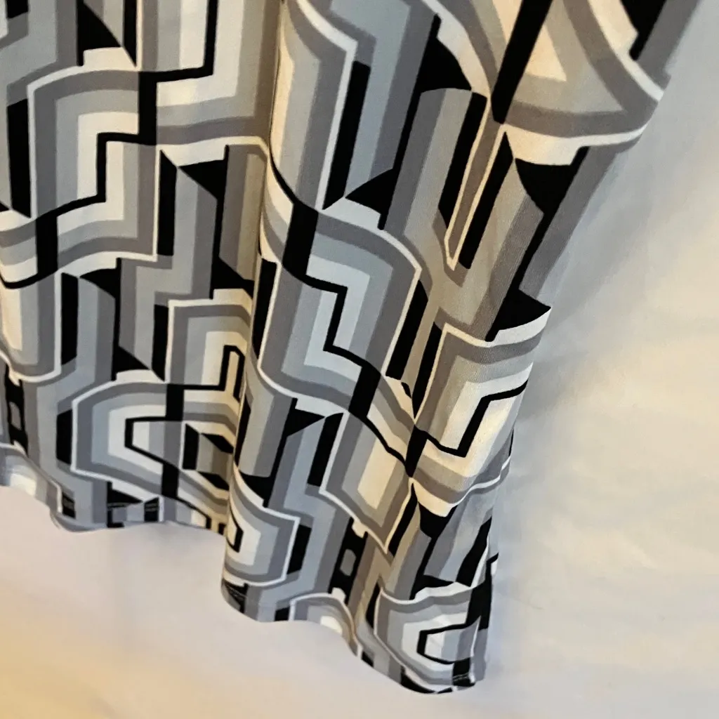 Calvin Klein: Monochrome Geometric Sleeveless Blouse- M - Image 13