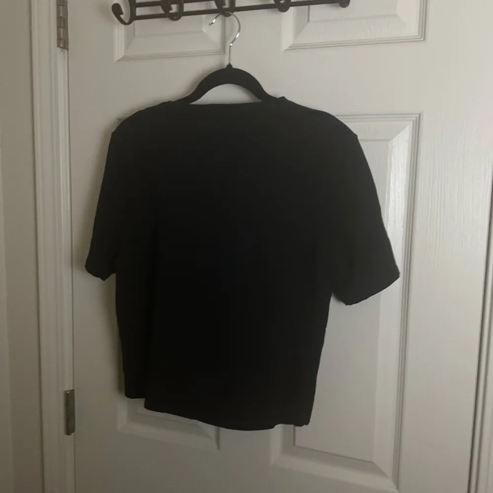 Hurley Black Tee with Tropical Palm Design size small - Image 2