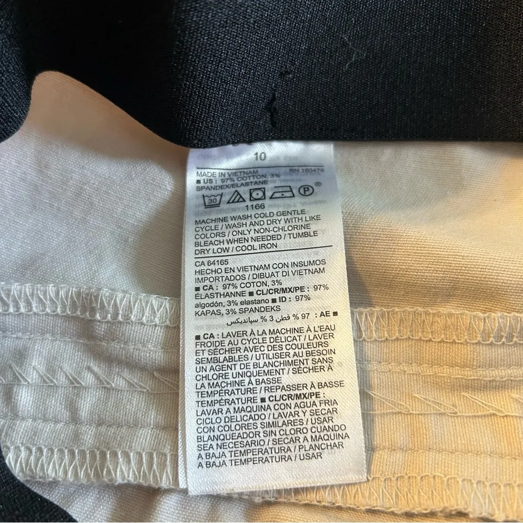 Old Navy Wow pant capri in shade bone stretchy lightweight size 8 - Image 4