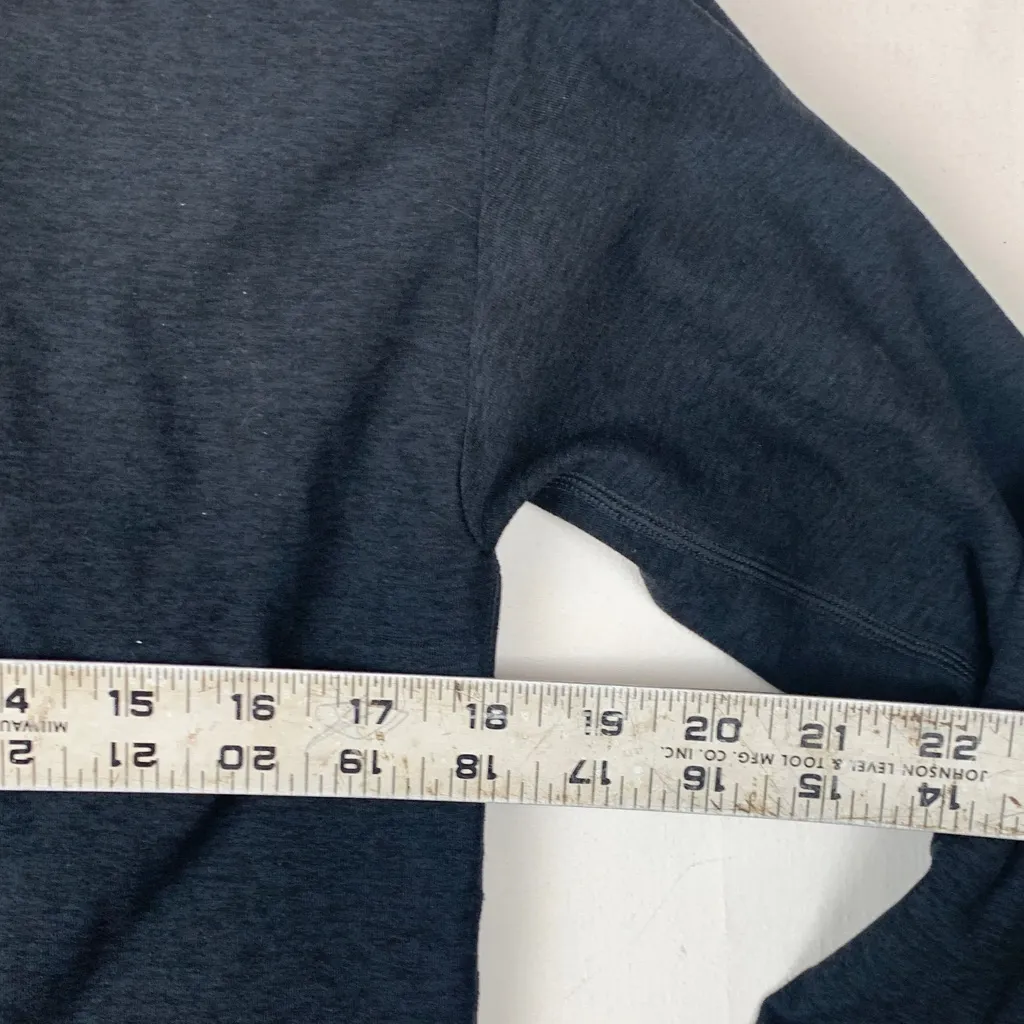 oiselle size 6 small black V-Neck T-Shirt Running inc lux long sleeve - Image 8