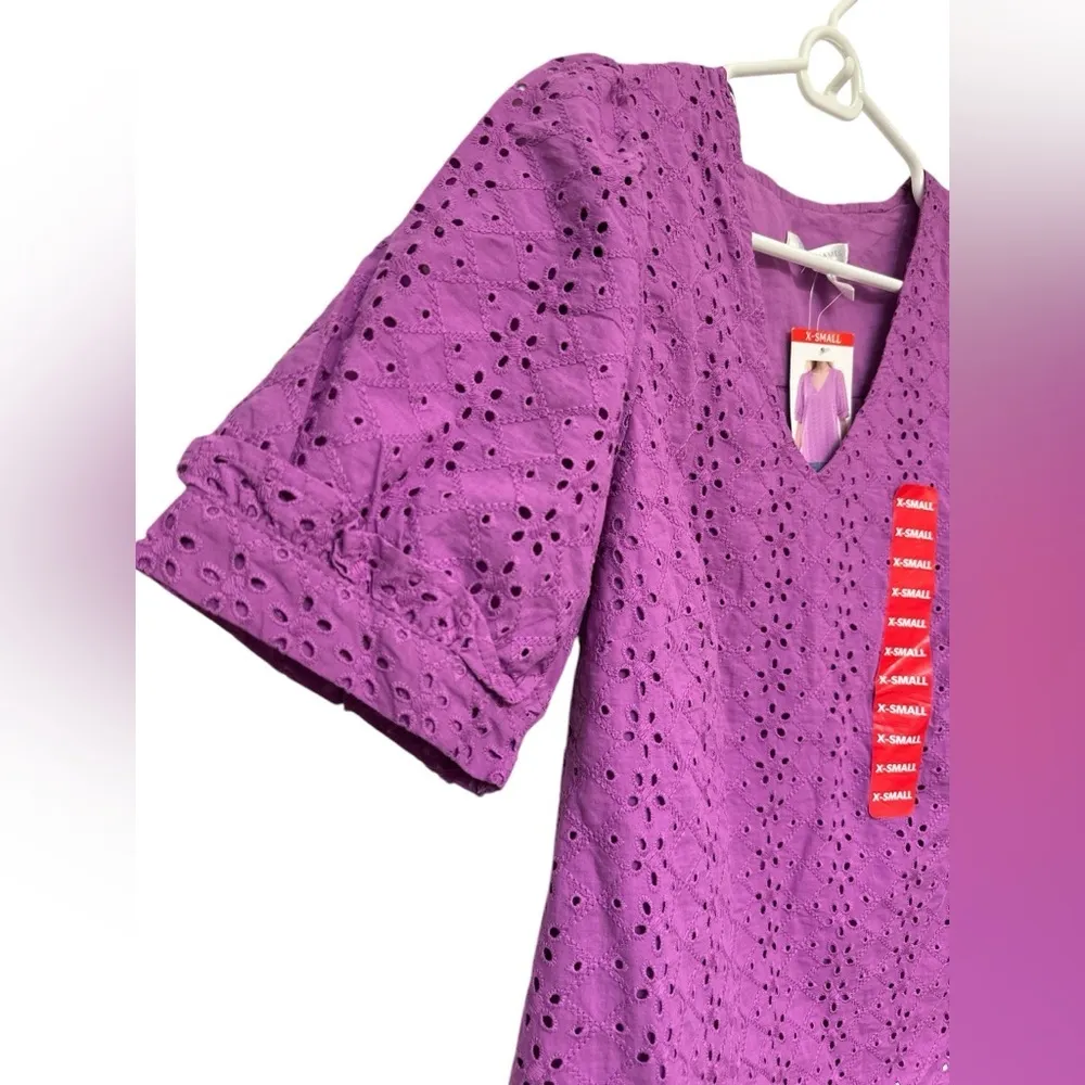 Draper James Women's Short Puff Sleeve Heidi V Neck Top Purple Eyelet NWT - Image 4