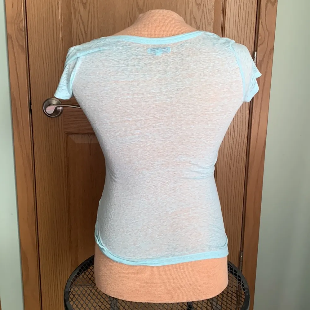 American Eagle Outifitters v-neck - Image 2