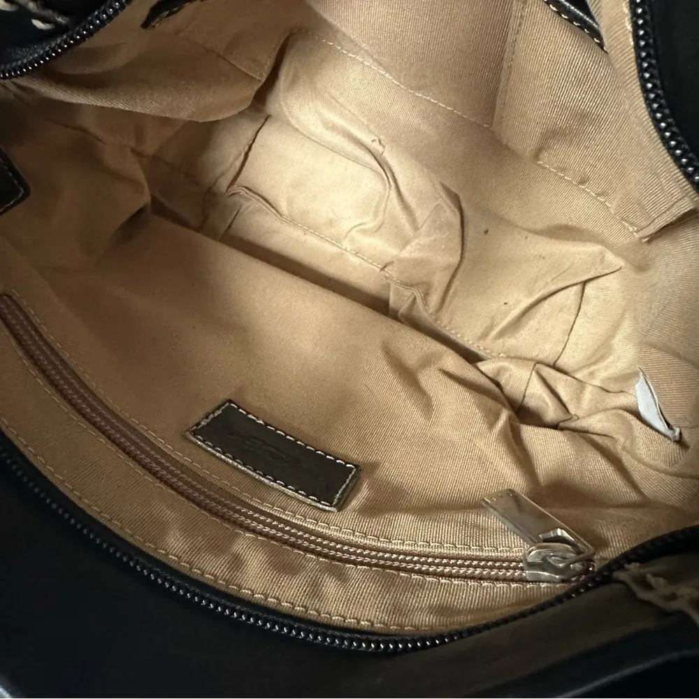 Tosca Blu Tan Stitching Leather Handbag in Black - Image 8