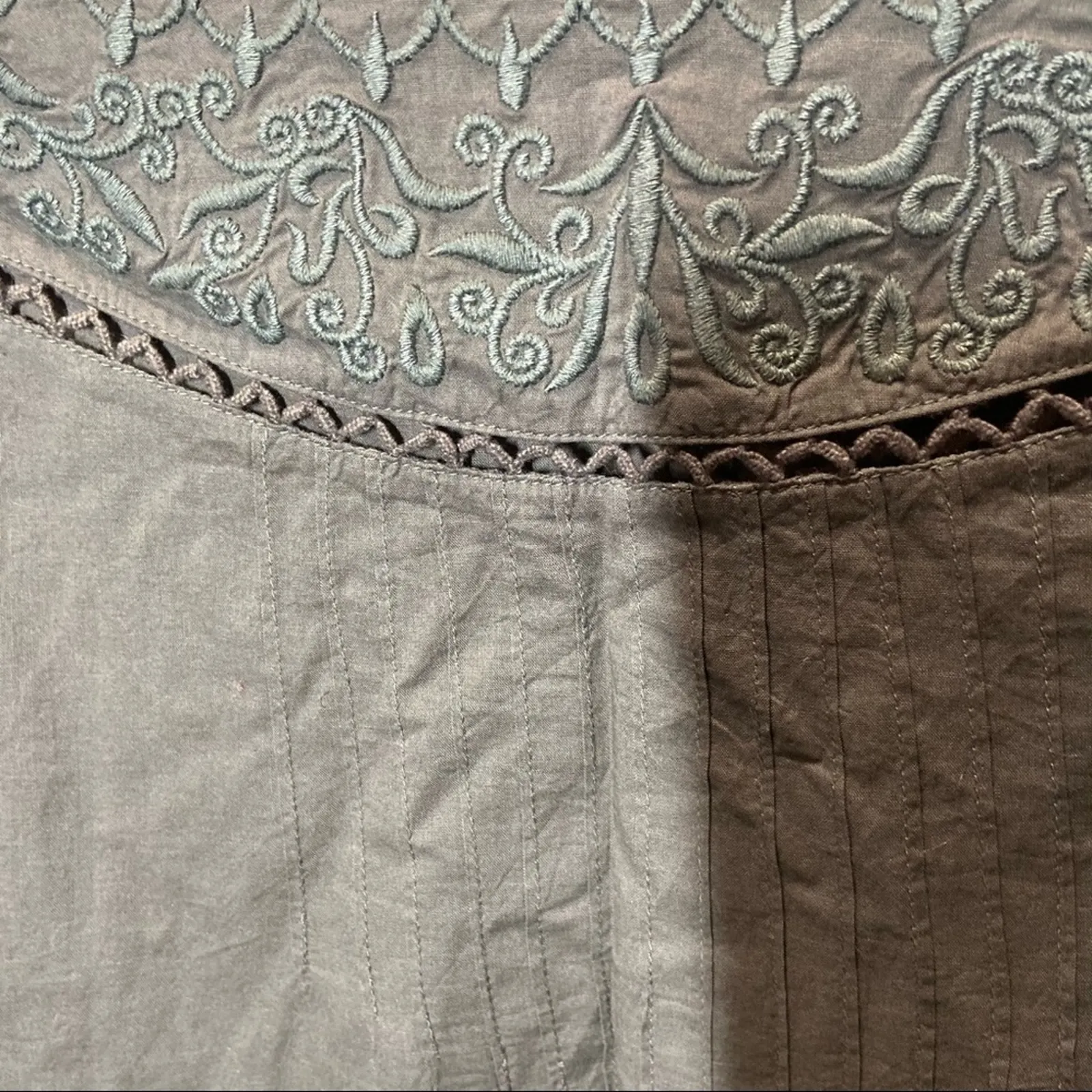 Orvis  Breezy Embroidered Boho Shirt Peasant Blouse Embroidered Olive S NWT - Image 2