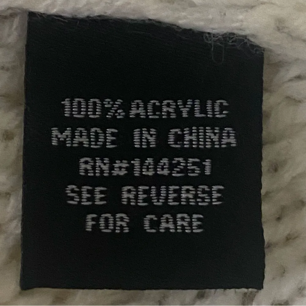 MOON & MADISON cream, dolman sleeve, cropped, cable knit sweater. Medium. EUC - Image 10