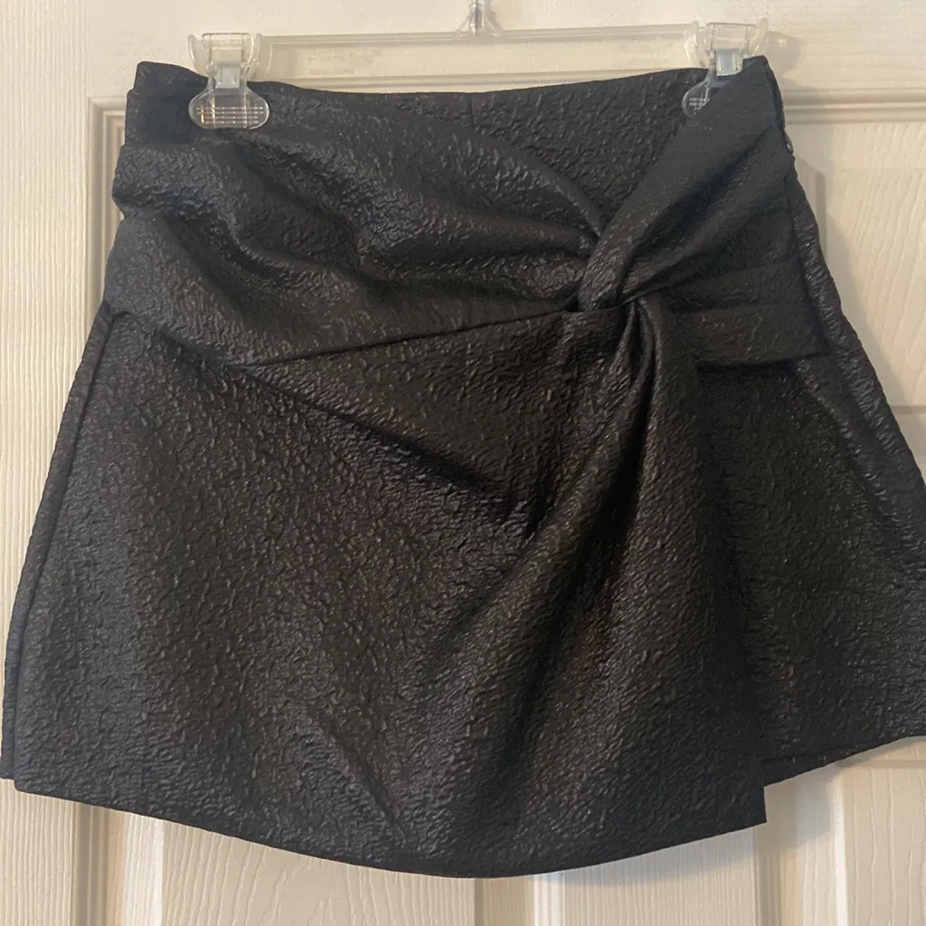 Zara Black Textured Skirt/Skorts size S brand new inseam 3” zipper side waist 26 - Image 2