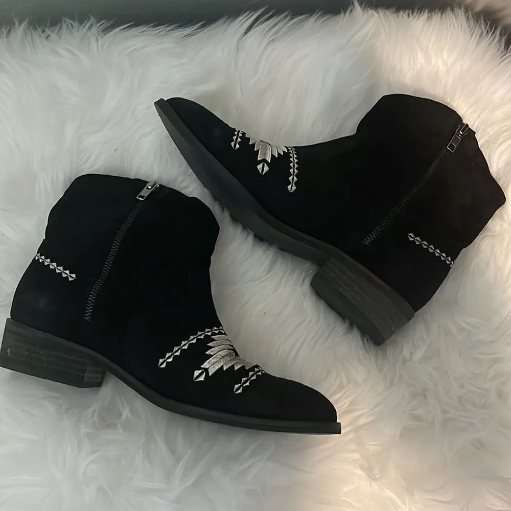 NWOT Musse & Cloud Ginger Ankle western Boots Black Suede Silver Embroidery - Image 5