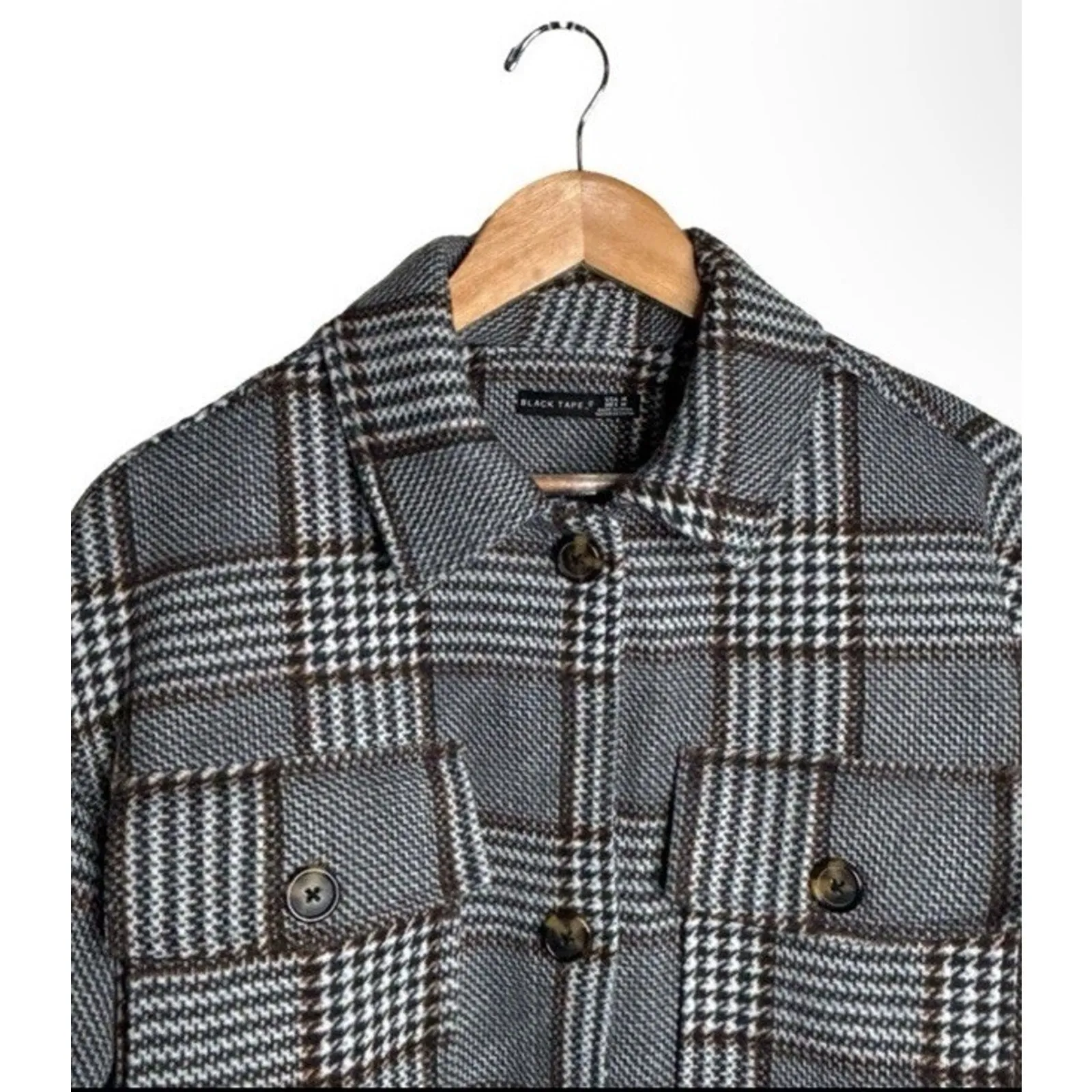Plaid Shacket White Black Blue Brown Size Medium Black Tape Pockets Flannel - Image 5