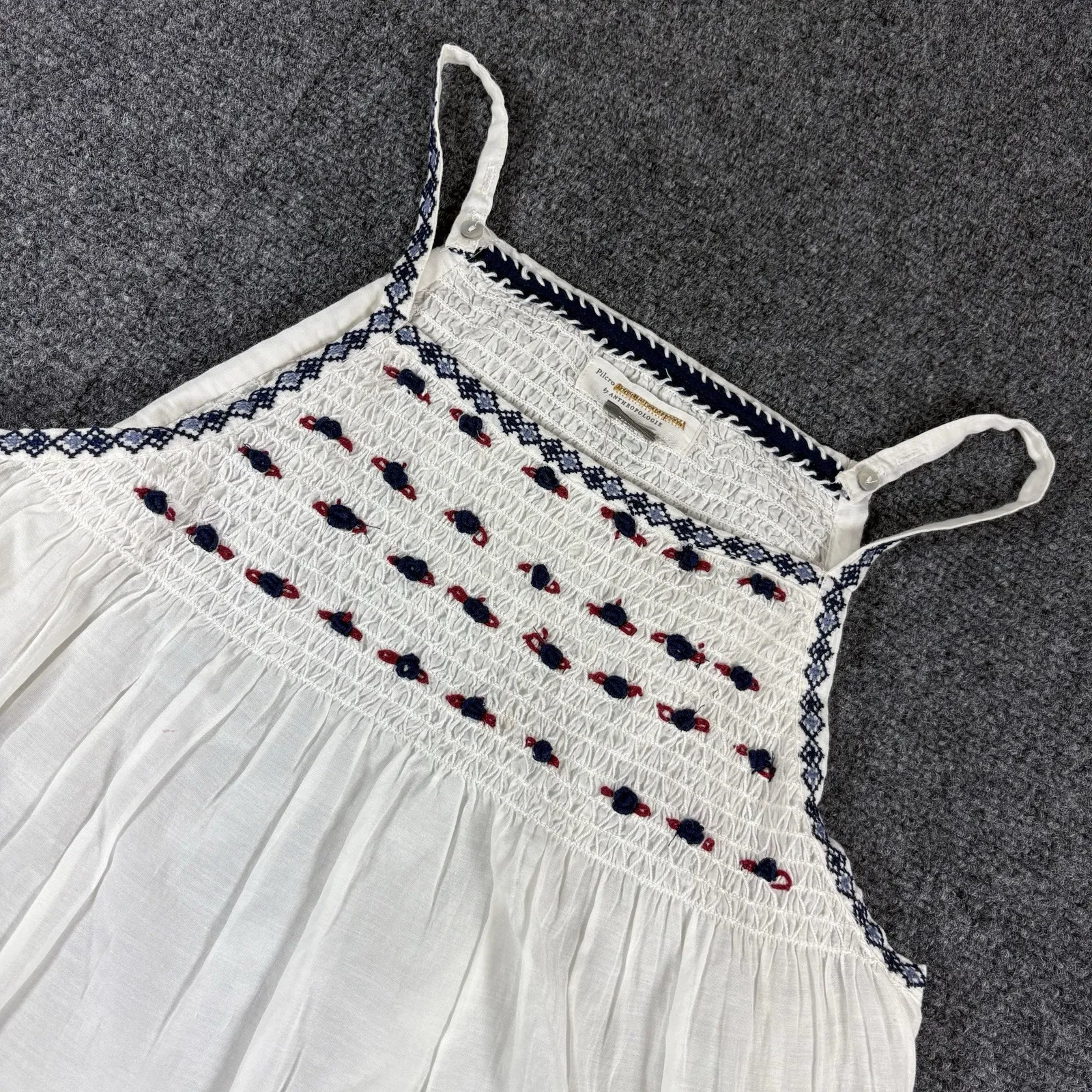 Pilcro Anthropologie White Boho Embroidered Tank Top Women's‎ Small Smocked - Image 2