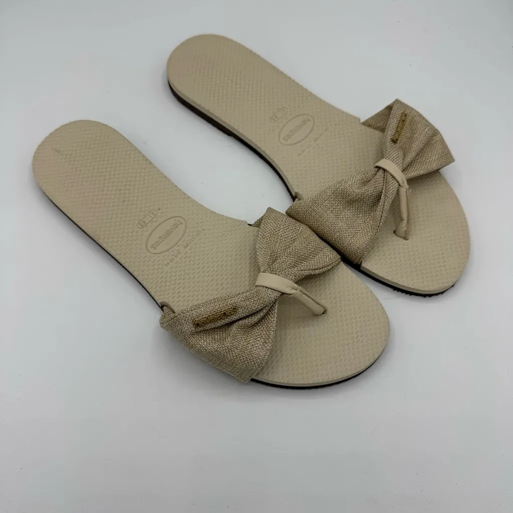 Havaianas Women's You St. Tropez Shine flip flops in beige with bow size 11/12 - Image 2