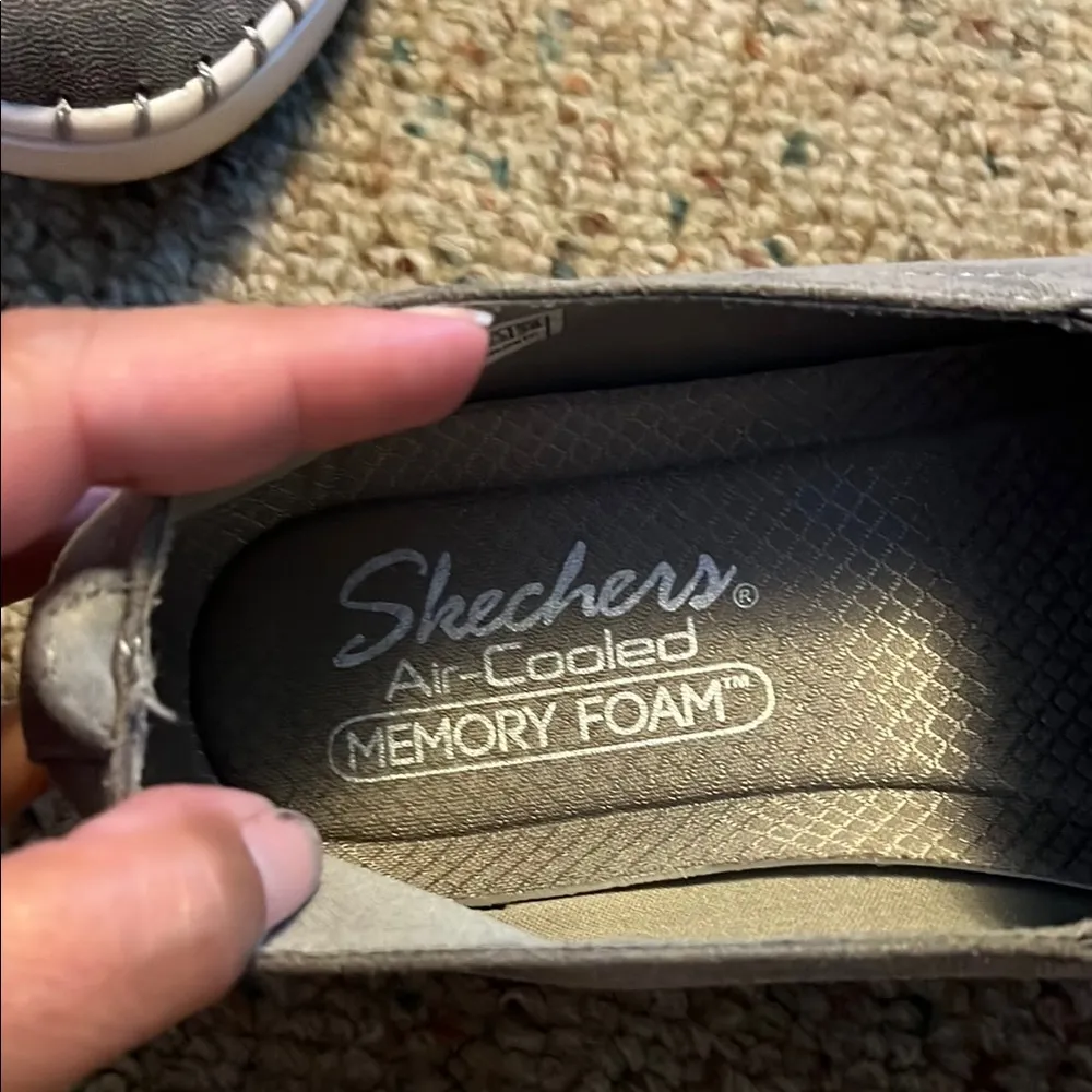 Skechers Gray Women's Flats - Image 2