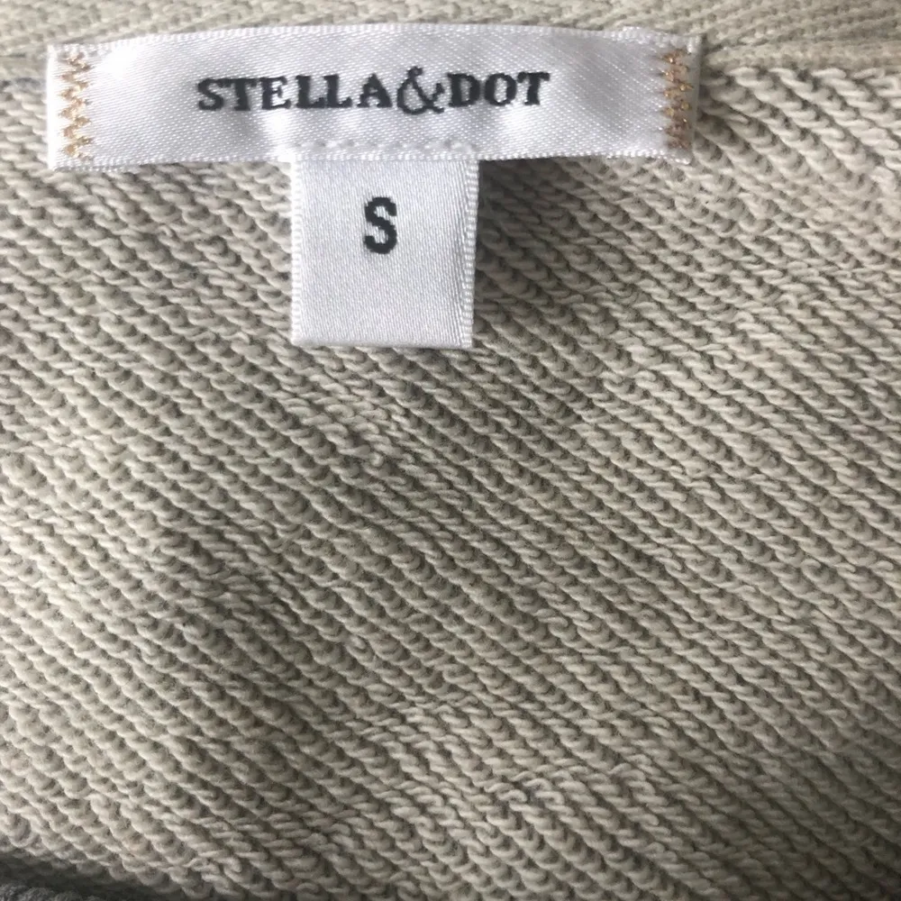 Stella & Dot Embellished Gray Sweatshirt Sz.S Rushed LS Faux Pearl Grommets - Image 6