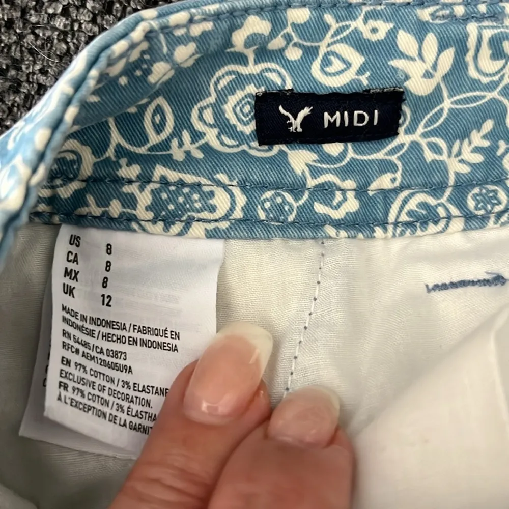 American Eagle floral midi shorts - Image 3