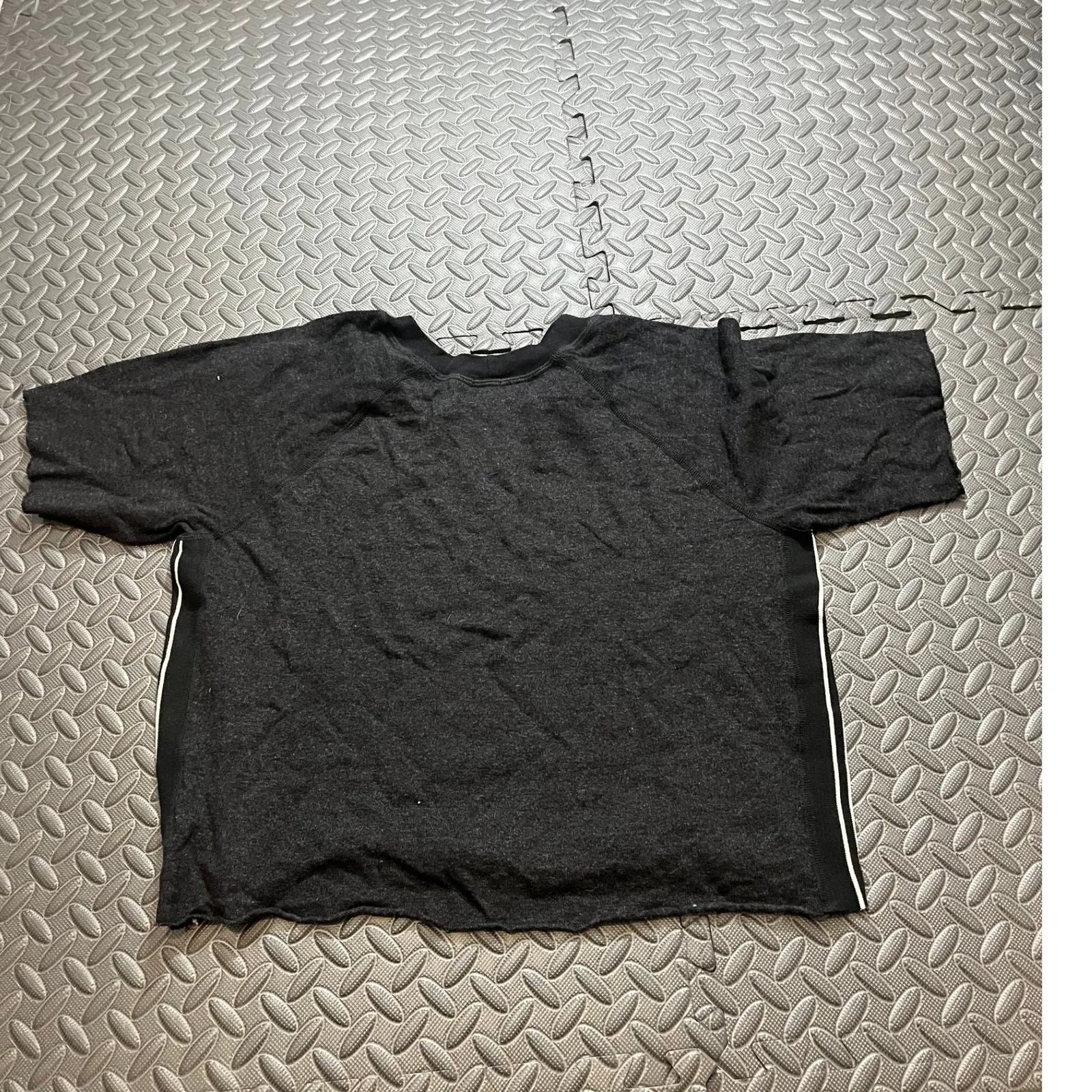 MONROW Cropped Short Sleeve Side Stripe Grey Sweater Sweatshirt Medium $98 - Image 4