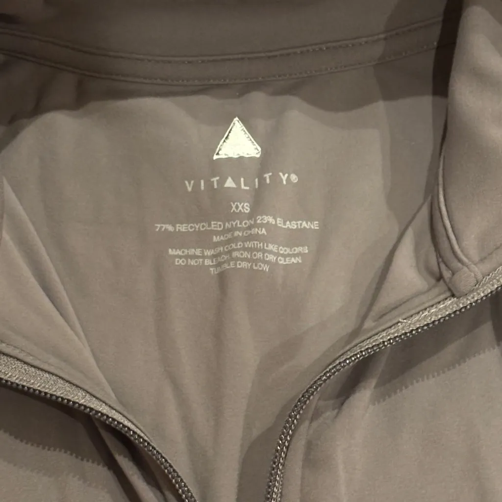 Women's Active Lightweight Cropped Jacket Gray Size XXS - Image 2