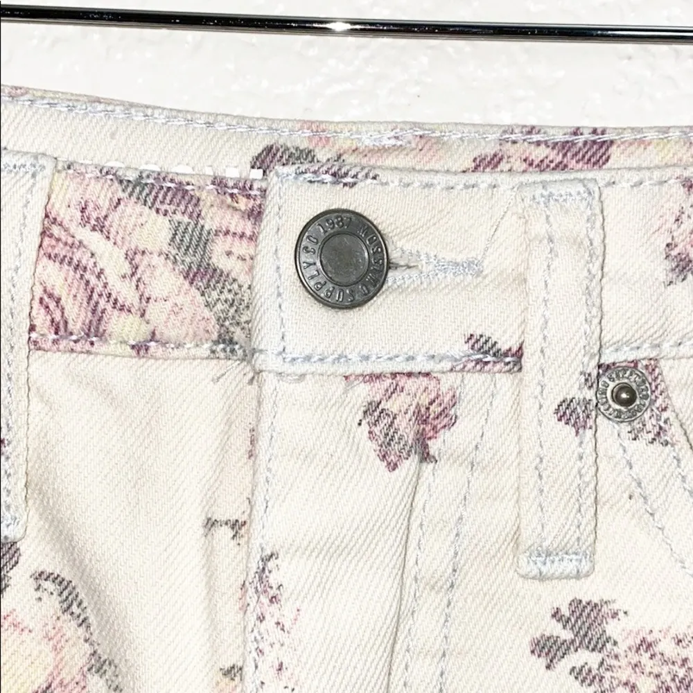 Mossimo Floral Cream Denim High Rise Cuffed Shorts Size 24 - Image 4