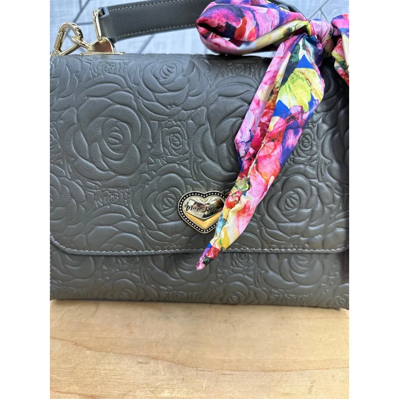 Betsey Johnson Tophandle Handbag Floral Embossed Detachable Strap Womens purse - Image 2