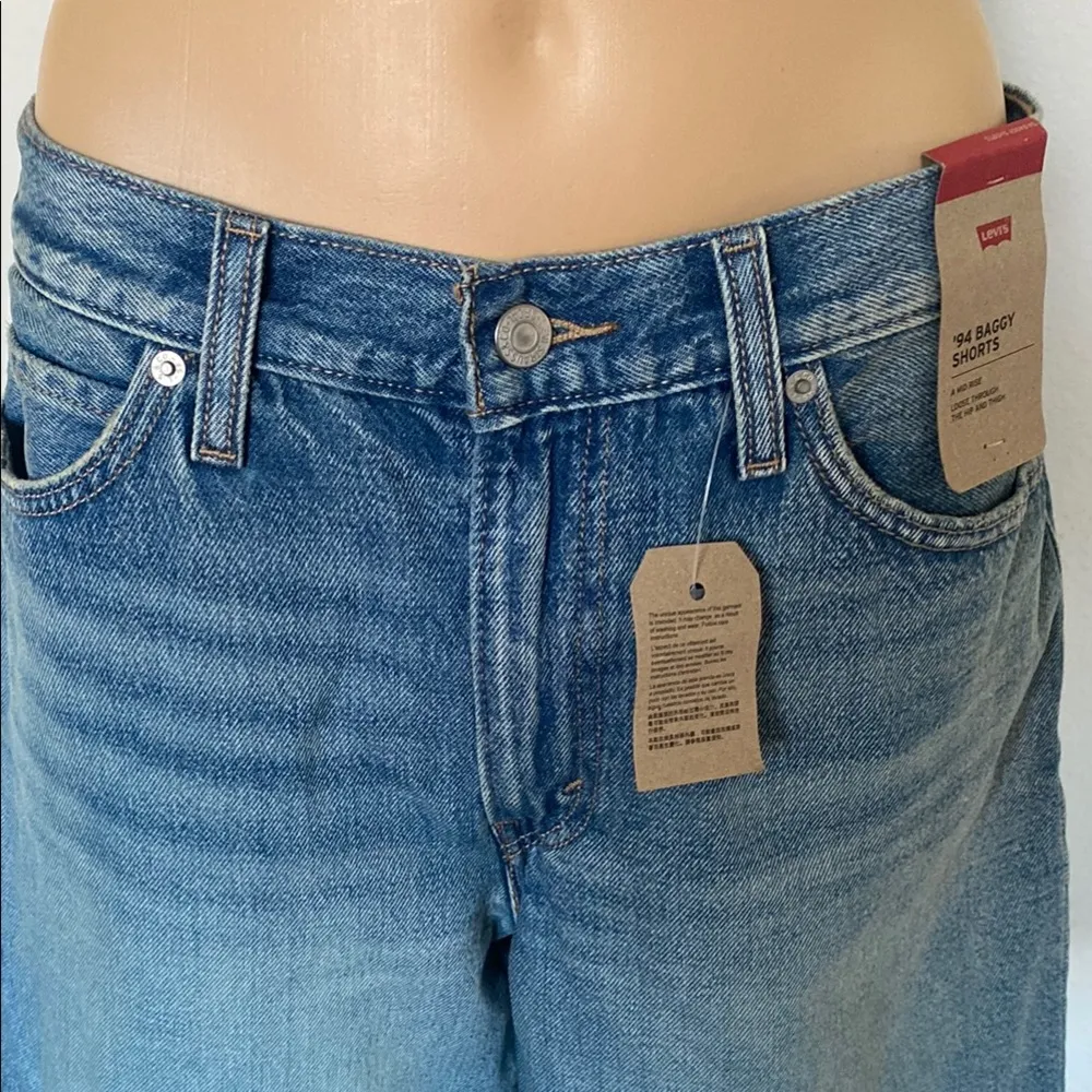 NWT Women's Levi's 94 Baggy Jean Shorts - Image 2
