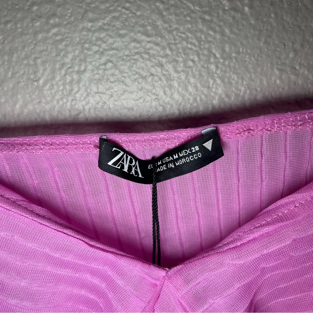 NEW ZARA pink ruffled & pleated cold shoulder cropped blouse women’s size medium - Image 9