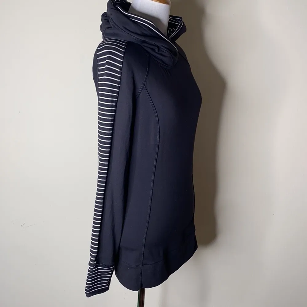 Lululemon Parallel Stiped Black and White Think Fast Hoodie - Image 3
