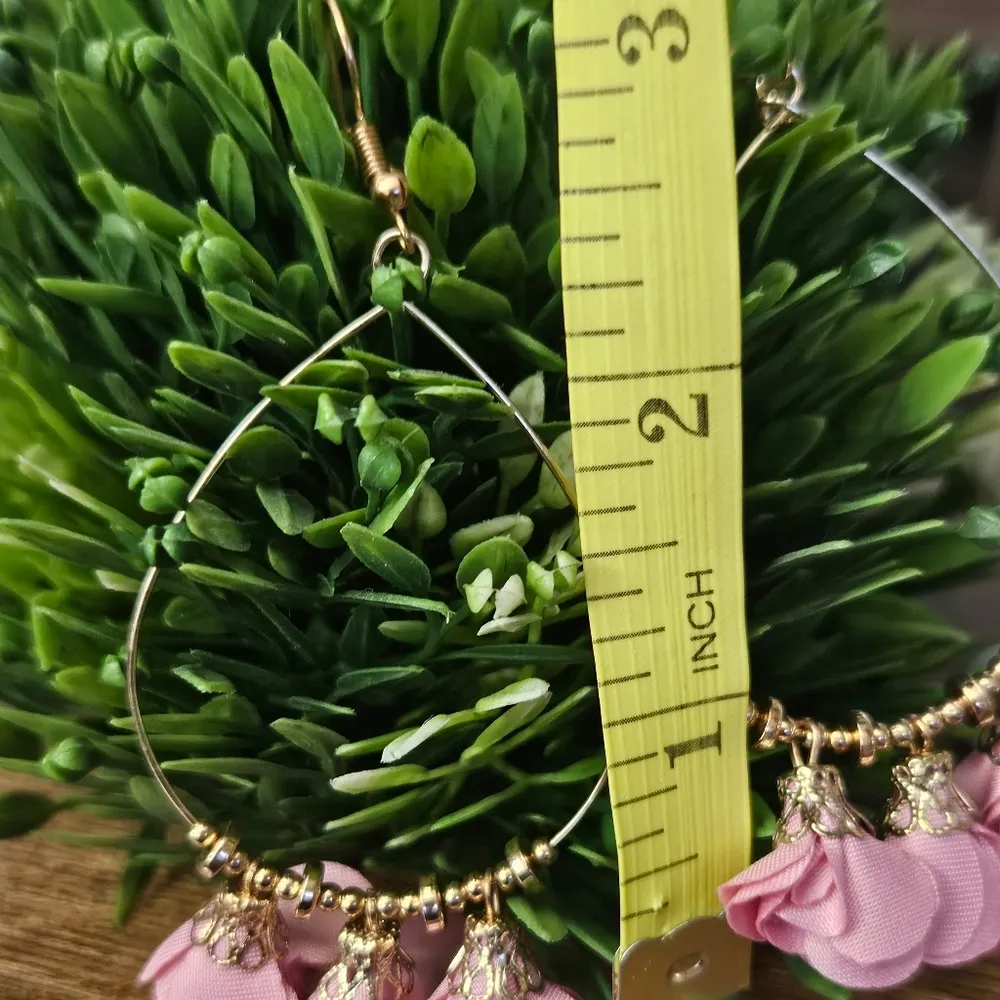 NEW 2" Floral Pink & Faux Gold Oblong Metal Hoop ✨️ Fashionable Earrings - Image 4