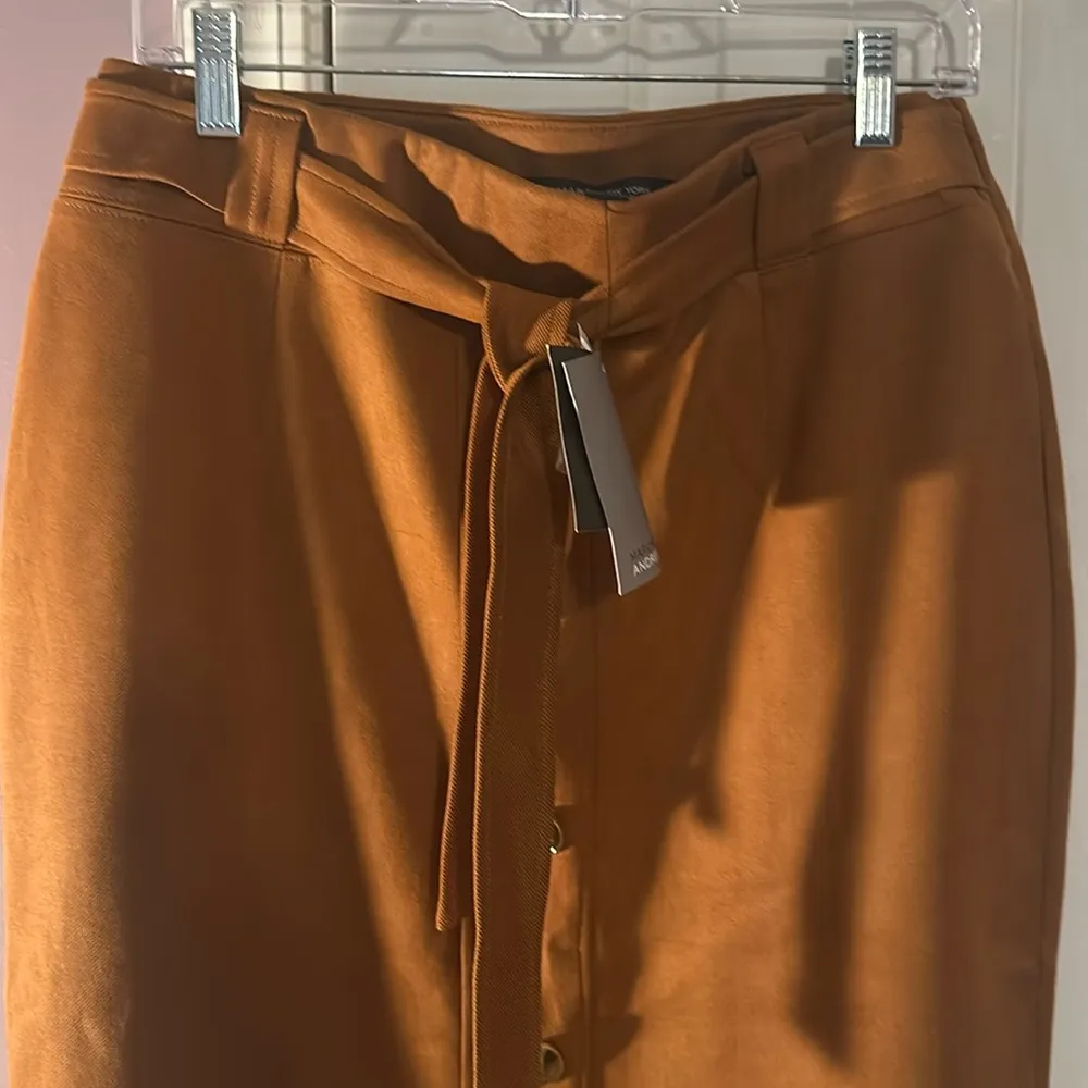 MARC NEW YORK FAUX SUEDE CARAMEL BROWN PENCIL SKIRT, SIZE MEDIUM New - Image 3