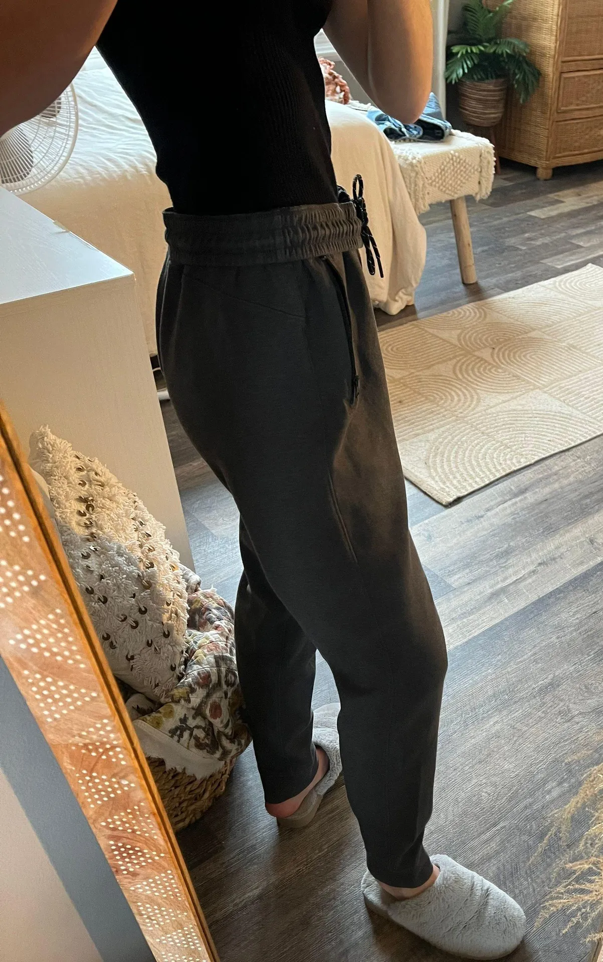 Old Navy Mens Sweatpants - Image 3