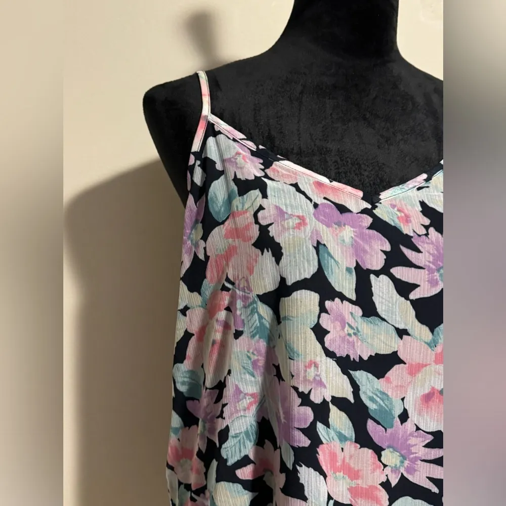 EUC Abercrombie & Fitch Black Spaghetti Strap Floral Peplum Tank size large - Image 2