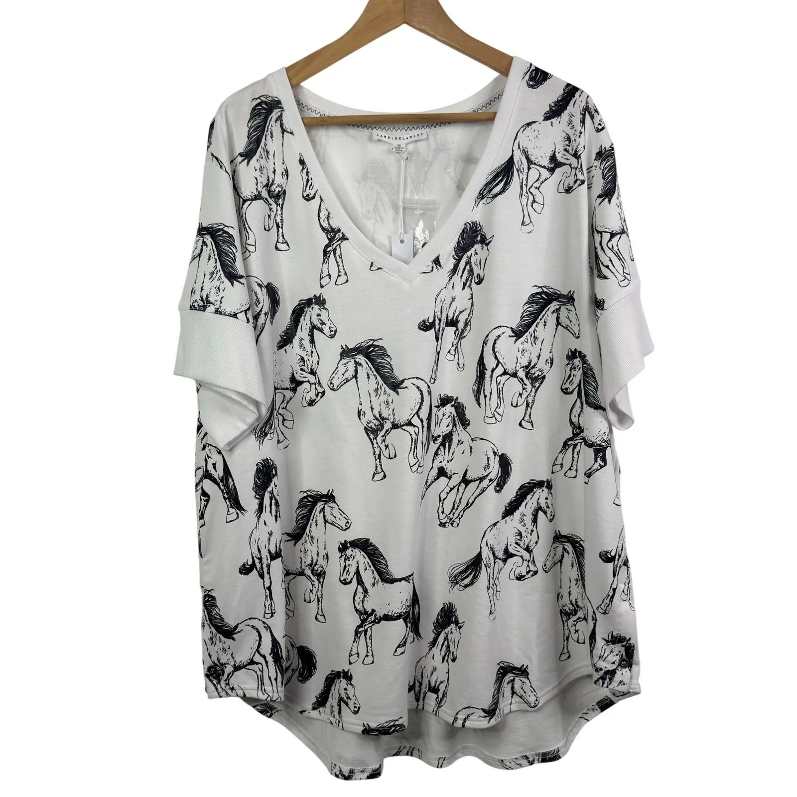 JANE + DELANCEY White Wild Horses Print V Neck Tunic Top Women's Size 2X NWT - Image 2