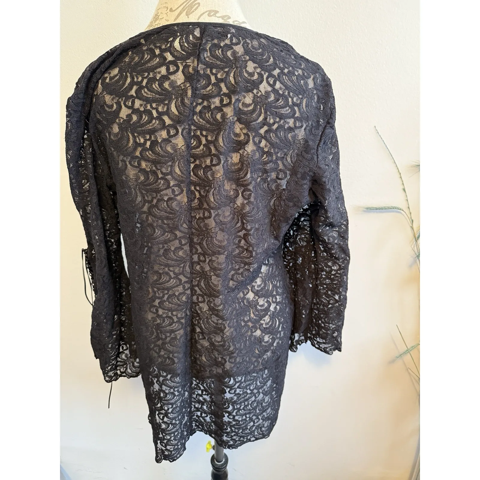 Delicates Black Lace top Size‎ Xl - Image 4