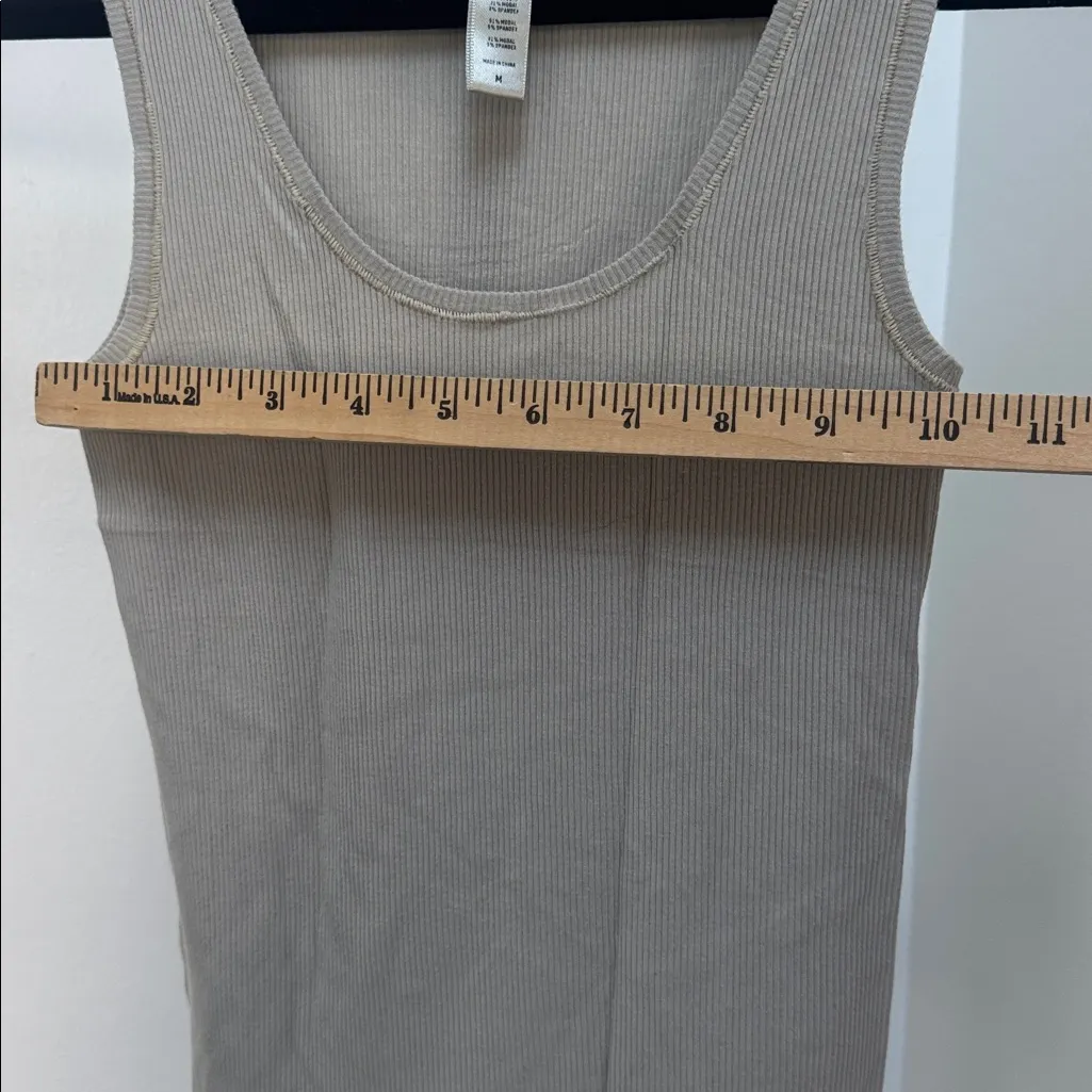 Skims Basic Tank Top Workout Lounge Size M - Image 7