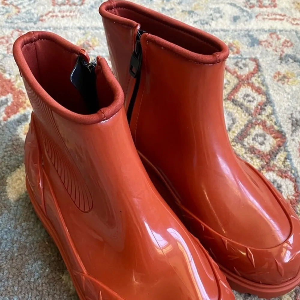 Melissa‎ Burnt Orange Fusion Slip On Rain Booties, Size 8 - Image 4