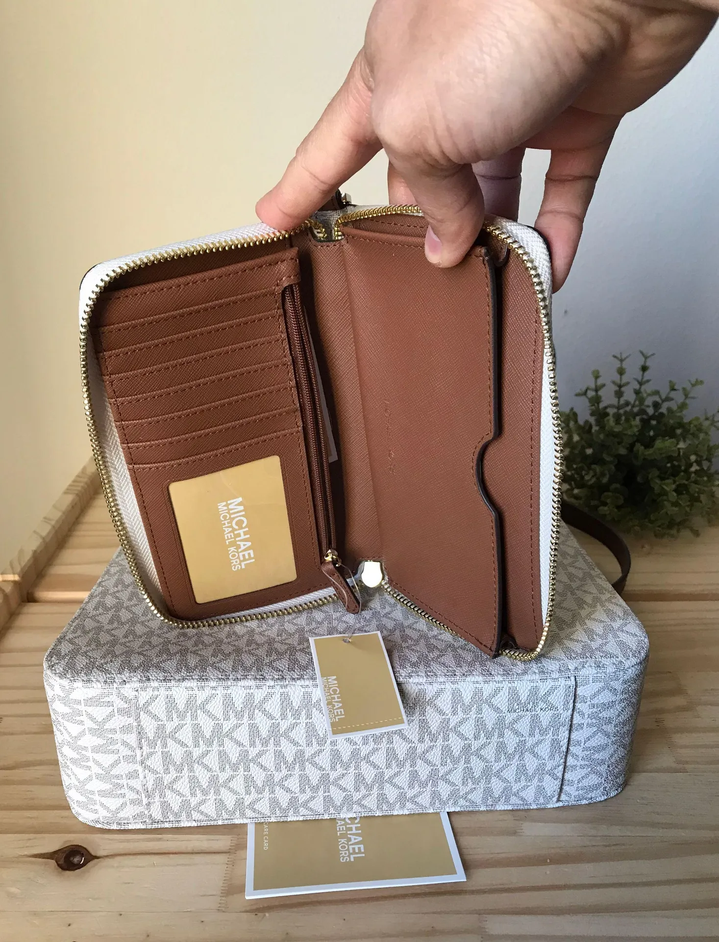 Michael Kors Set - Image 8