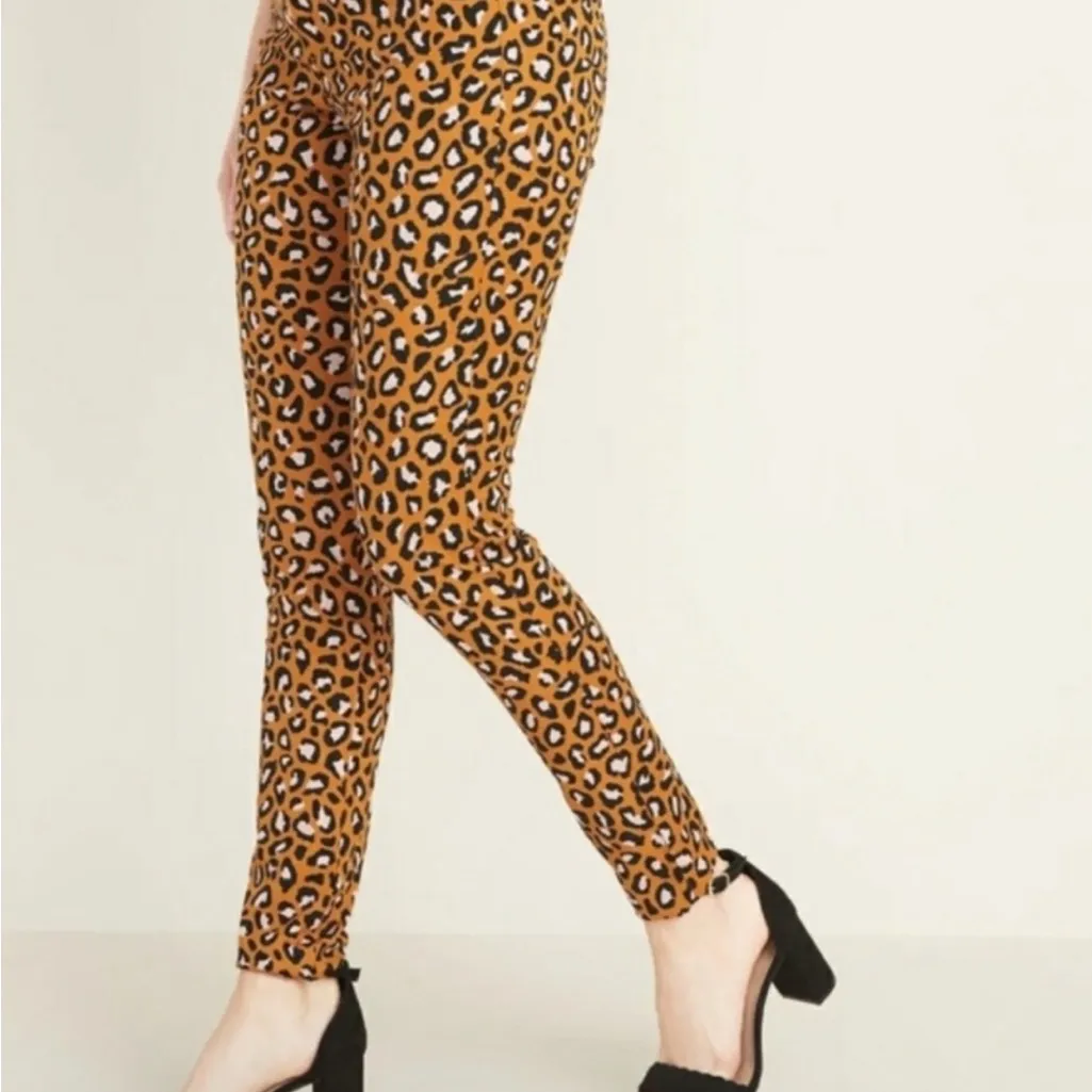 Old Navy Ankle Length Leopard Print Pants(Size 6) - Image 3