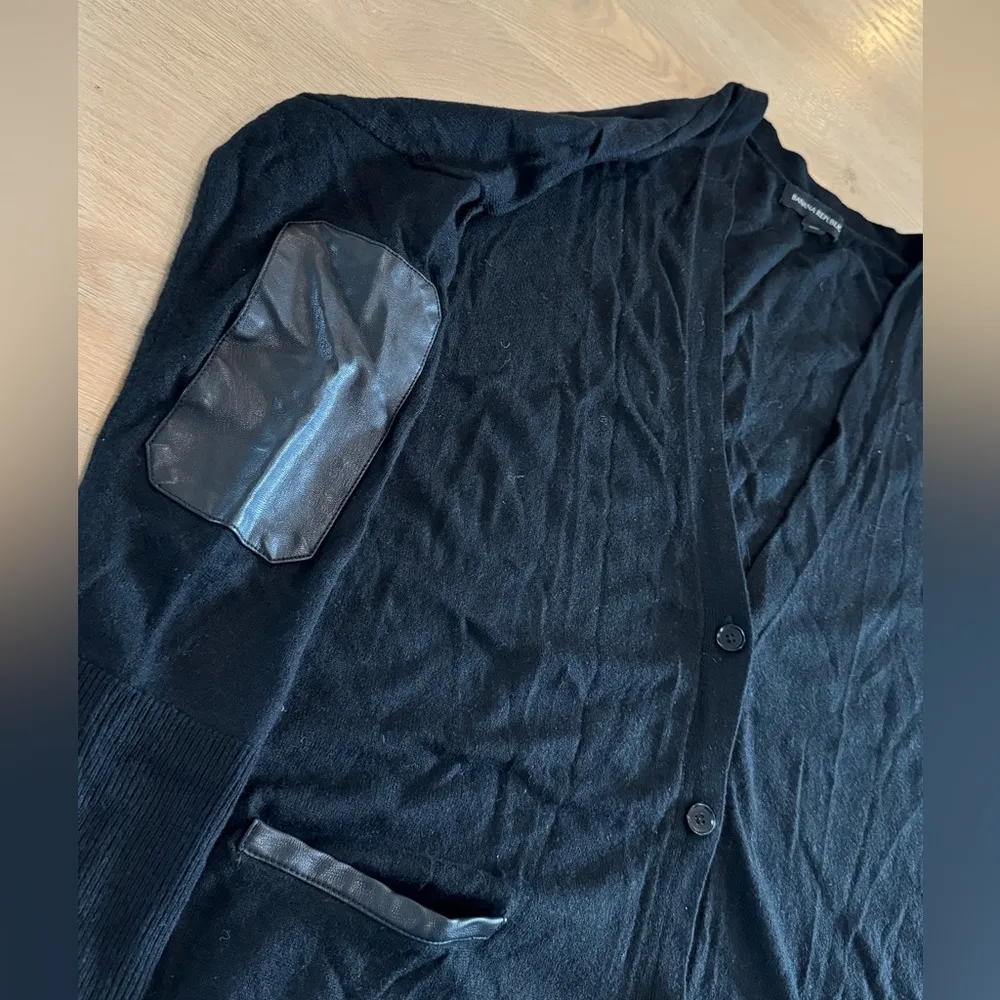 Banana Republic faux leather trim black cardigan size large - Image 2