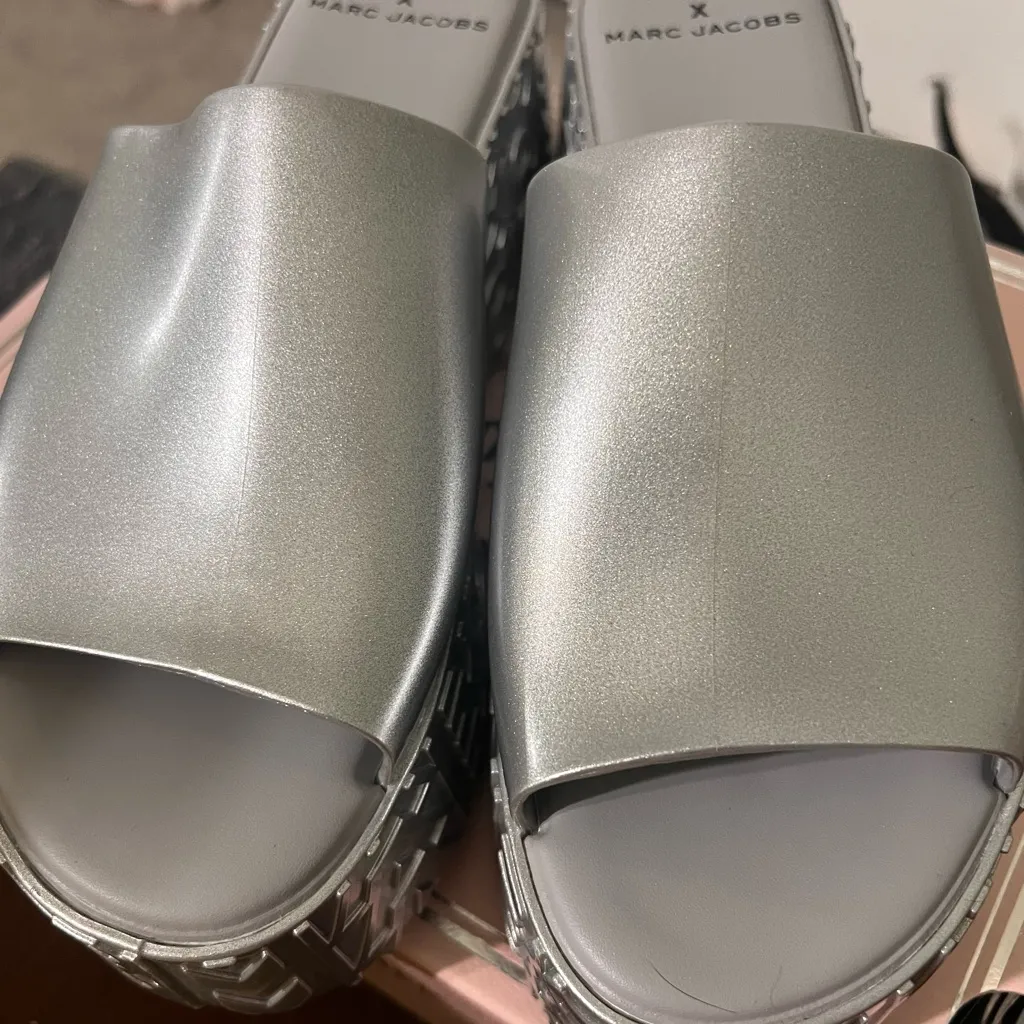 NWOT Marc Jacobs X Melissa Metallic Silver Platform Slides - Image 5