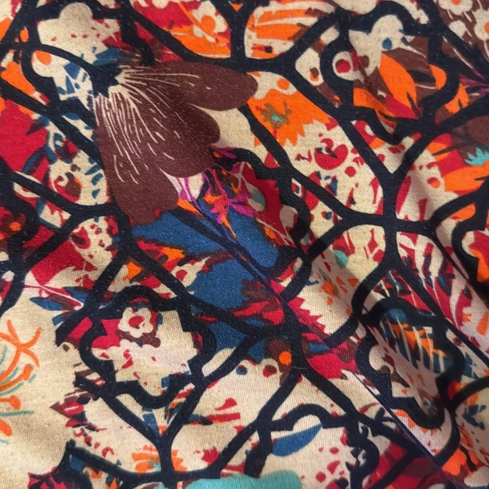 Women’s Lularoe Small green red orange floral design short sleeve top - Image 4