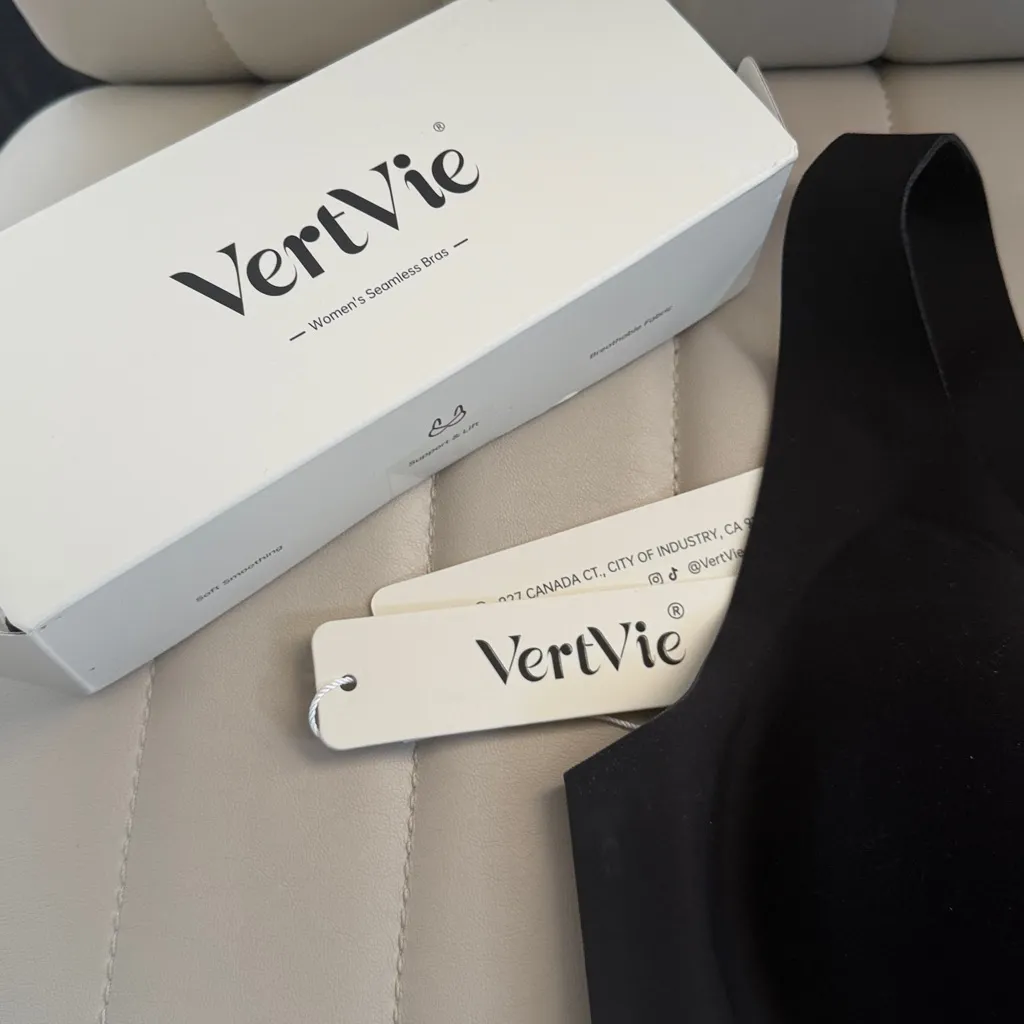 VertVie Black Seamless Bra New with Box - Image 3